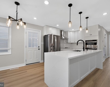921 Central Street - Photo Thumbnail 9