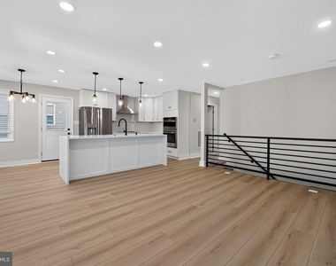 921 Central Street - Photo Thumbnail 11