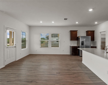 1108 Mallow Rd - Photo Thumbnail 7
