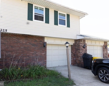 325 Londontown Road - Photo Thumbnail 1