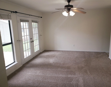 404 Oakridge Pass - Photo Thumbnail 10