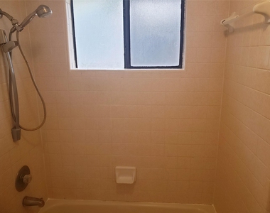 404 Oakridge Pass - Photo Thumbnail 13