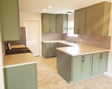 404 Oakridge Pass - Photo Thumbnail 6