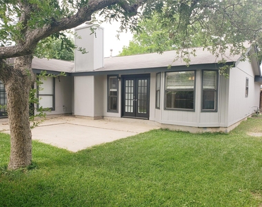 404 Oakridge Pass - Photo Thumbnail 19