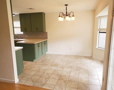 404 Oakridge Pass - Photo Thumbnail 5