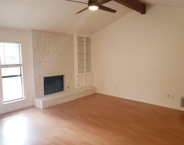 404 Oakridge Pass - Photo Thumbnail 2