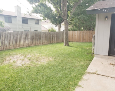 404 Oakridge Pass - Photo Thumbnail 21