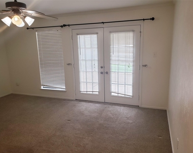 404 Oakridge Pass - Photo Thumbnail 11