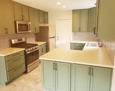 404 Oakridge Pass - Photo Thumbnail 7