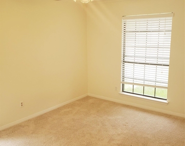 404 Oakridge Pass - Photo Thumbnail 16
