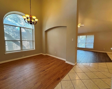 5305 Tamango Way - Photo Thumbnail 4