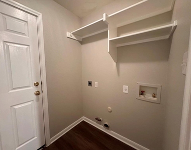 5305 Tamango Way - Photo Thumbnail 32