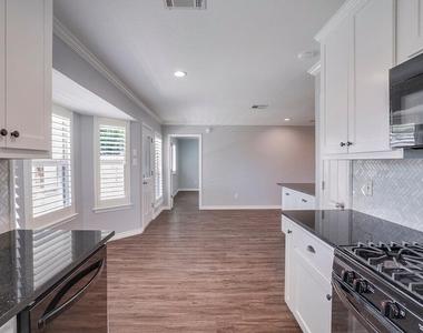 226 Claris Ln - Photo Thumbnail 8