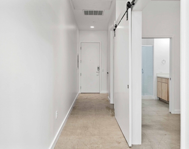 507 Sabine St - Photo Thumbnail 26