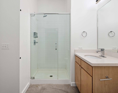 507 Sabine St - Photo Thumbnail 11