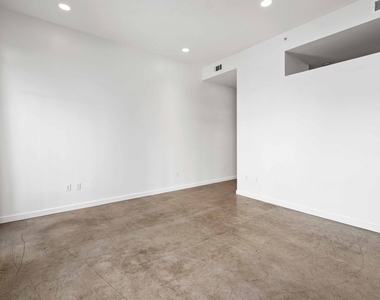 507 Sabine St - Photo Thumbnail 15