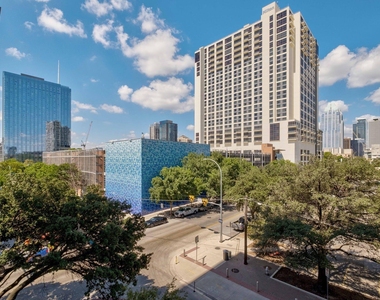 507 Sabine St - Photo Thumbnail 2