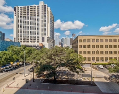 507 Sabine St - Photo Thumbnail 8