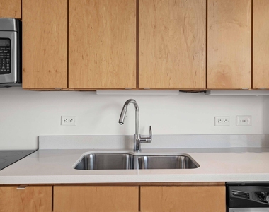 507 Sabine St - Photo Thumbnail 14