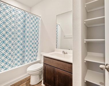 204 Lily Pond Trl - Photo Thumbnail 7