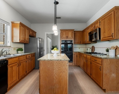 6304 Walebridge Ln - Photo Thumbnail 4