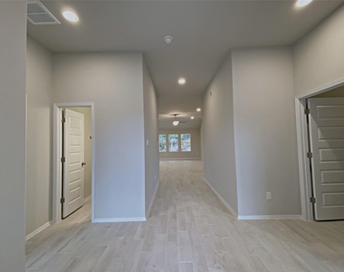 20915 Oak Dale Dr - Photo Thumbnail 3