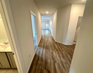 230 Olympic Dr - Photo Thumbnail 6