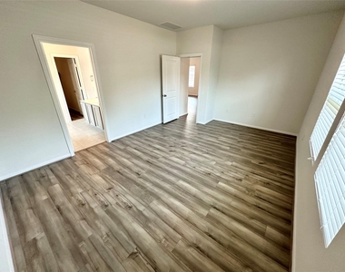 230 Olympic Dr - Photo Thumbnail 26