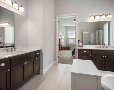 231 Village Oak Dr - Photo Thumbnail 17