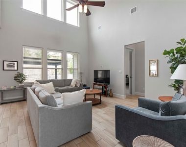 231 Village Oak Dr - Photo Thumbnail 12