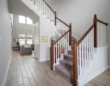 231 Village Oak Dr - Photo Thumbnail 9