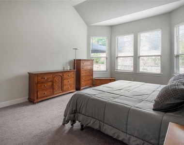 231 Village Oak Dr - Photo Thumbnail 16