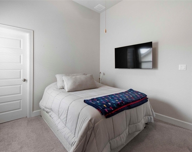 231 Village Oak Dr - Photo Thumbnail 24