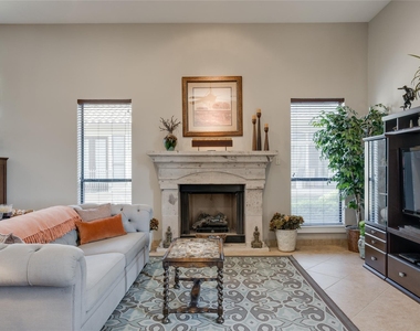 404 Bendito Way - Photo Thumbnail 15