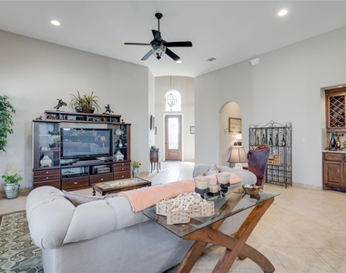 404 Bendito Way - Photo Thumbnail 20