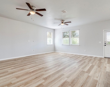 424 Wapiti Rd - Photo Thumbnail 6