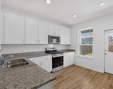 225 English Oak St - Photo Thumbnail 4