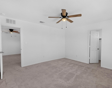 225 English Oak St - Photo Thumbnail 14