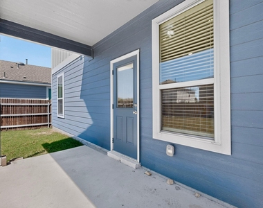 225 English Oak St - Photo Thumbnail 18