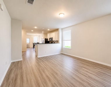 220 Pepperbark Loop - Photo Thumbnail 2
