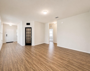 220 Pepperbark Loop - Photo Thumbnail 8