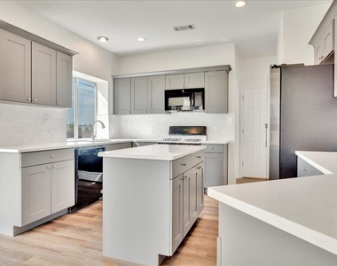 1402 Grafton Ln - Photo Thumbnail 6
