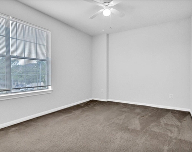 1402 Grafton Ln - Photo Thumbnail 13