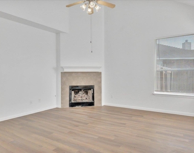 1402 Grafton Ln - Photo Thumbnail 9