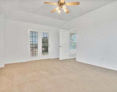 1402 Grafton Ln - Photo Thumbnail 12