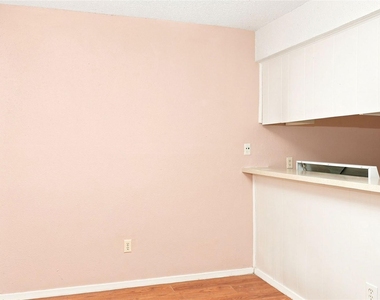 400 W 34th St - Photo Thumbnail 5
