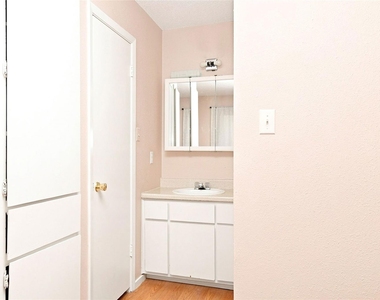 400 W 34th St - Photo Thumbnail 10