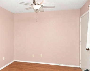 400 W 34th St - Photo Thumbnail 2