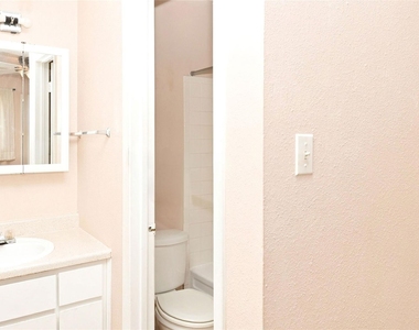 400 W 34th St - Photo Thumbnail 11
