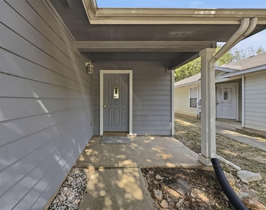 3112 Crownover St - Photo Thumbnail 2